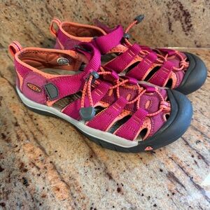 KEEN Size 4 Big Girls Pink Sandals